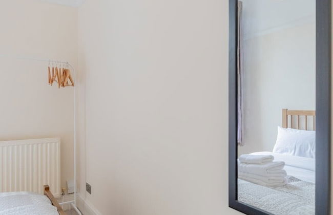 Roomy 3BD by Hampstead Heath! - Photo 9