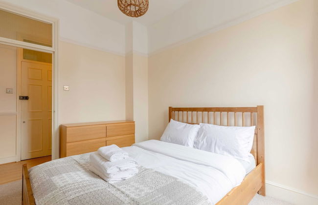 Roomy 3BD by Hampstead Heath! - Photo 10