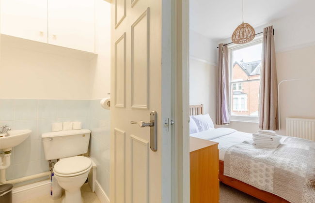 Roomy 3BD by Hampstead Heath! - Photo 4