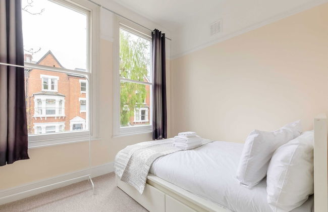 Roomy 3BD by Hampstead Heath! - Photo 11