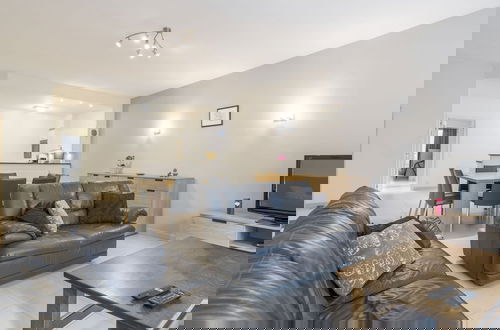 Foto 8 - Apartment With Modern Kitchen