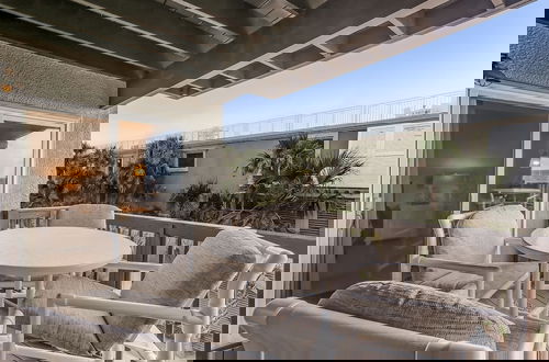 Foto 35 - Ocean View Condo Steps Away from Beach, Access to Salt Water Pool by RedAwning