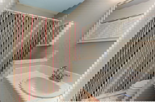 Foto 13 - Ocean View Condo Steps Away from Beach, Access to Salt Water Pool by RedAwning