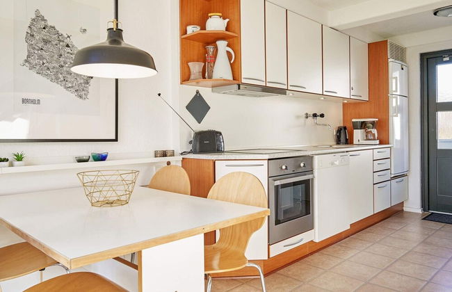 5 Person Holiday Home on a Holiday Park in Gudhjem - Foto 3