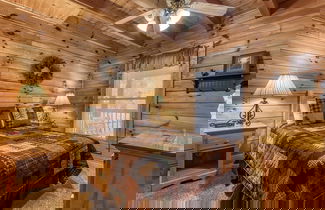 Foto 2 - Er6 - On Eagles' Wings - Great Location. Close To All The Action! 6 Bedroom Cabin by RedAwning
