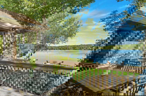 Photo 45 - Lake Daze by Avantstay Lakefront w/ Modern Interior, Enclosed Porch & Hot Tub