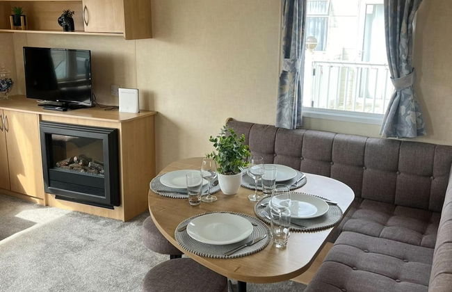3 Bedroom Caravan - Sleeps 8 - Parking, Wifi, Pool - Foto 1