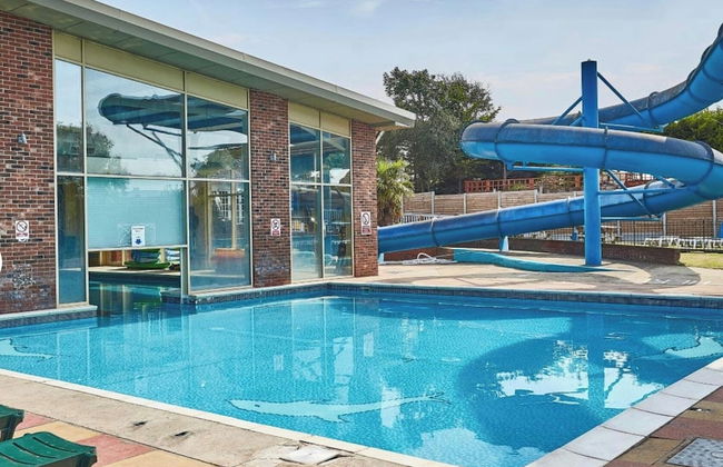 3 Bedroom Caravan - Sleeps 8 - Parking, Wifi, Pool - Foto 12