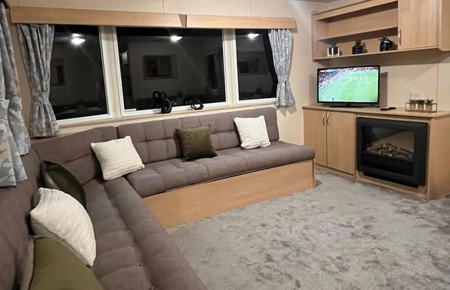 3 Bedroom Caravan - Sleeps 8 - Parking, Wifi, Pool - Foto 9