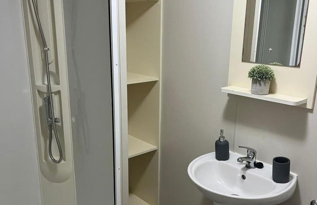 3 Bedroom Caravan - Sleeps 8 - Parking, Wifi, Pool - Foto 11