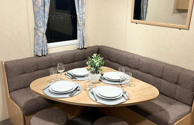 3 Bedroom Caravan - Sleeps 8 - Parking, Wifi, Pool - Foto 15