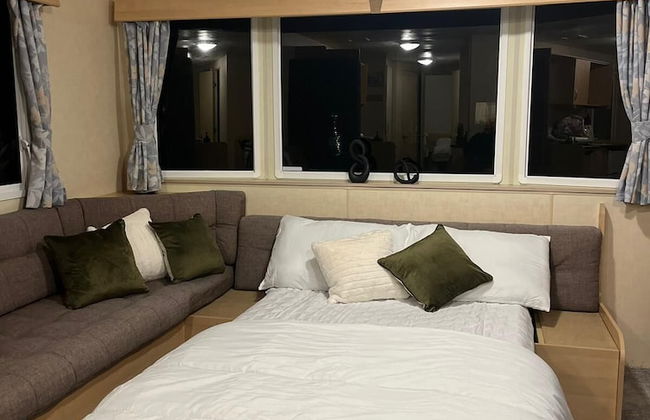 3 Bedroom Caravan - Sleeps 8 - Parking, Wifi, Pool - Foto 2
