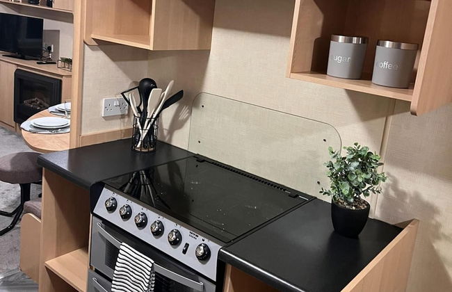 3 Bedroom Caravan - Sleeps 8 - Parking, Wifi, Pool - Foto 8