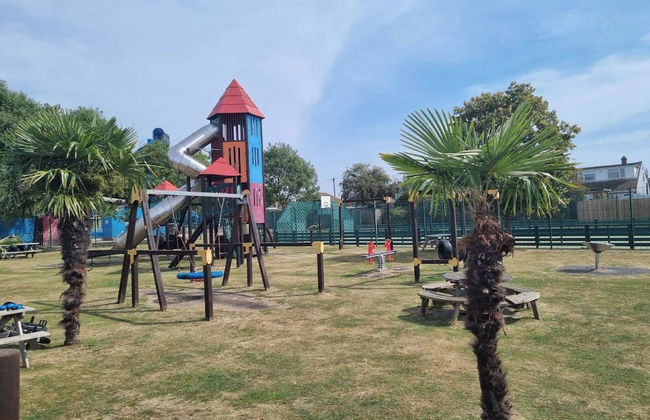 3 Bedroom Caravan - Sleeps 8 - Parking, Wifi, Pool - Foto 14