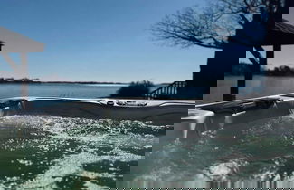 Foto 1 - Bear Creek Lodge by Avantstay Lakefront + Dock
