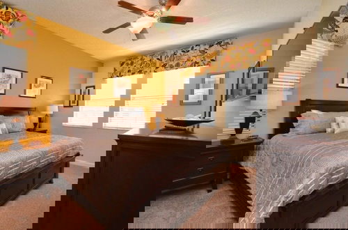 Foto 11 - Resort Community, Large Private Pool, Free Wifi, Game Room, No Rear Neighbors! 6 Bedroom Home by RedAwning