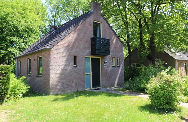 Holiday Home in Nijmegen With Garden Terrace - Photo 1