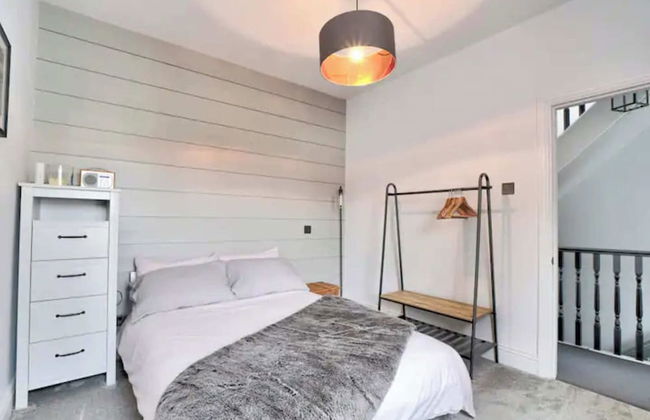 Stunning House in Leigh-on-sea - Photo 1