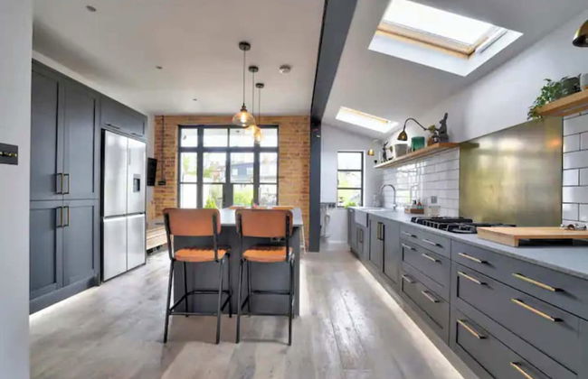 Stunning House in Leigh-on-sea - Photo 11