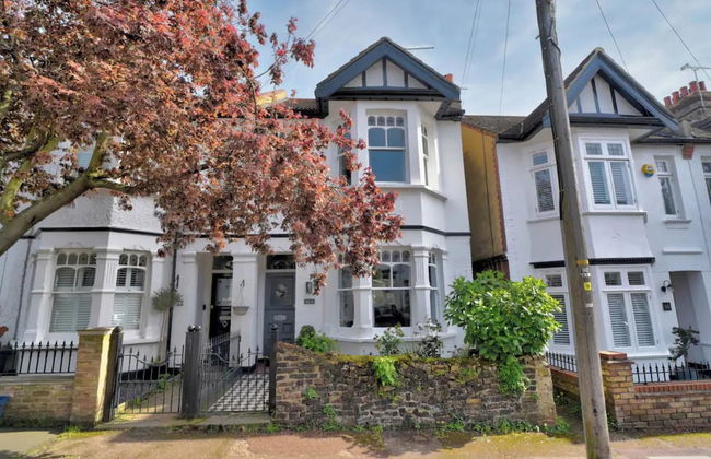 Stunning House in Leigh-on-sea - Photo 35