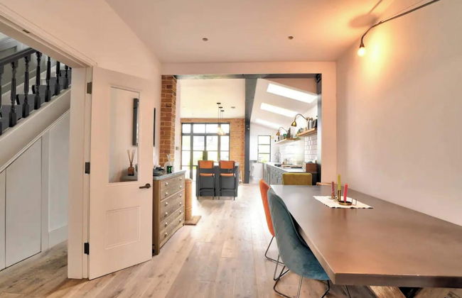 Stunning House in Leigh-on-sea - Photo 23