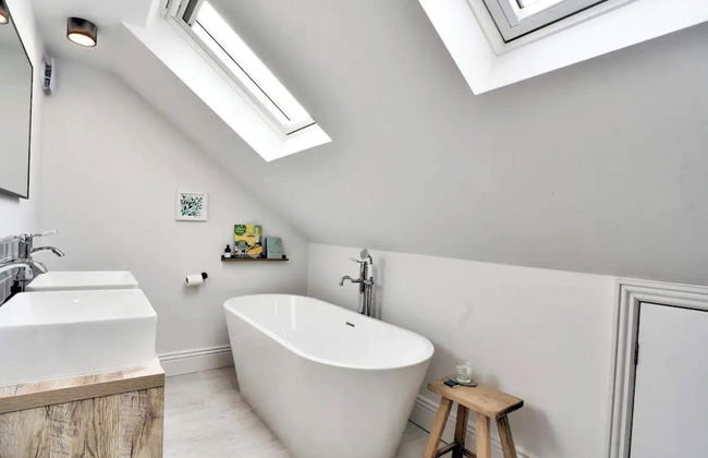 Stunning House in Leigh-on-sea - Photo 17