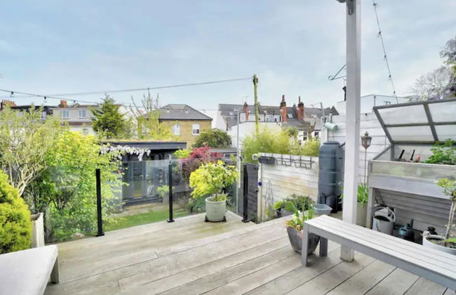 Stunning House in Leigh-on-sea - Photo 32