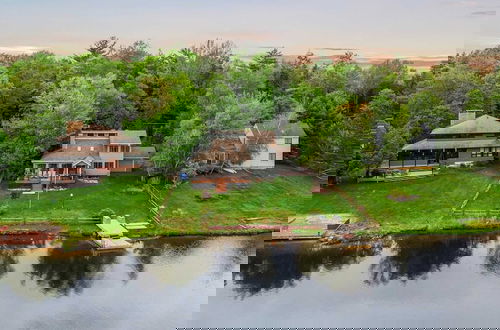 Foto 1 - Pocono Lakefront by Avantstay Dock + Lake Access