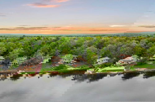 Foto 2 - Pocono Lakefront by Avantstay Dock + Lake Access