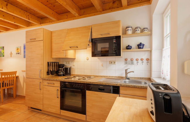 Cozy Holiday Home with Wood Burning Stove near Water - Foto 6