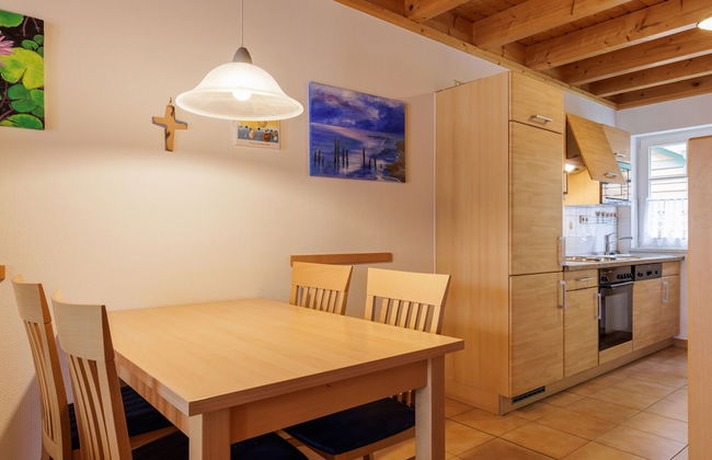 Cozy Holiday Home with Wood Burning Stove near Water - Foto 5