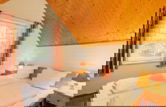Foto 2 - Cozy Holiday Home with Wood Burning Stove near Water