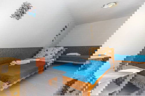 Foto 6 - Adorable Villa With Pool and Terrace