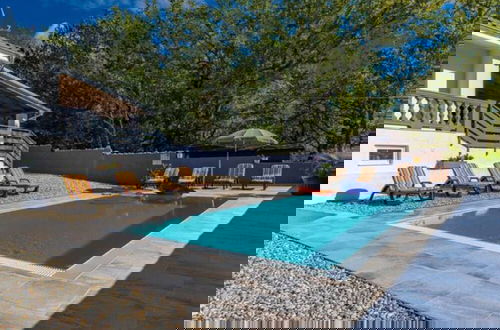 Foto 17 - Adorable Villa With Pool and Terrace