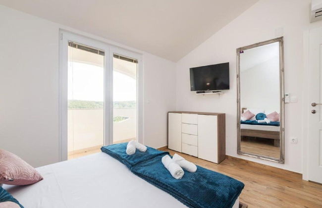 Apartments Mistral - Three Bedroom Apartment With Balcony and Shared Pool - Foto 6