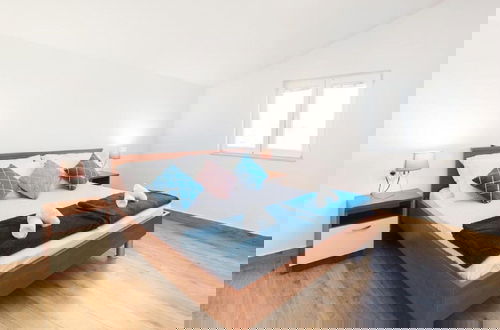 Foto 5 - Apartments Mistral - Three Bedroom Apartment With Balcony and Shared Pool