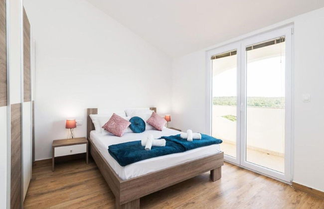 Apartments Mistral - Three Bedroom Apartment With Balcony and Shared Pool - Foto 2