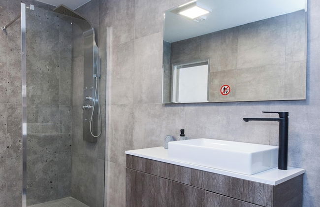 Minimalist Modern Nea Kifisia Studio - Photo 12