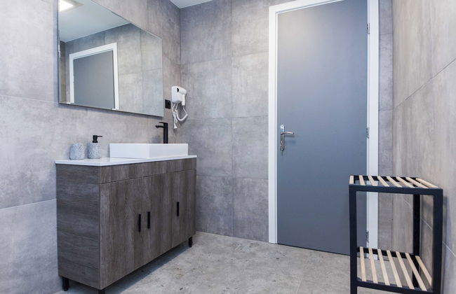 Minimalist Modern Nea Kifisia Studio - Photo 15