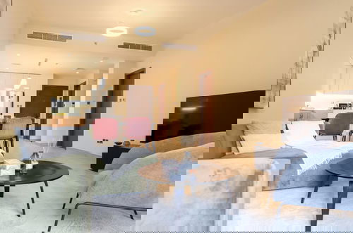 Foto 3 - Elite LUX Holiday Homes - Enchanting 1BR Apt Games Pool Gym Access in Arjan Dubai