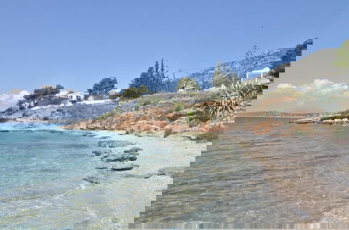 Foto 34 - Salamis Beachfront House