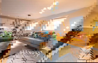 Foto 1 - Super Vibrant 2 Bedroom With Parking