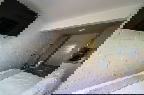 Photo 10 - Fascinating 2BR With Spectacular Ocean View