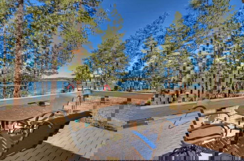 Foto 3 - Classic Lake House by Avantstay Large Property on the Lake! w/ Hot Tub