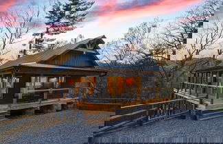 Foto 1 - The Gathering Place 3 Bedroom Cabin by RedAwning