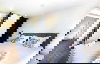 Photo 2 - Luxury Penthouse Apt on beach Makarska