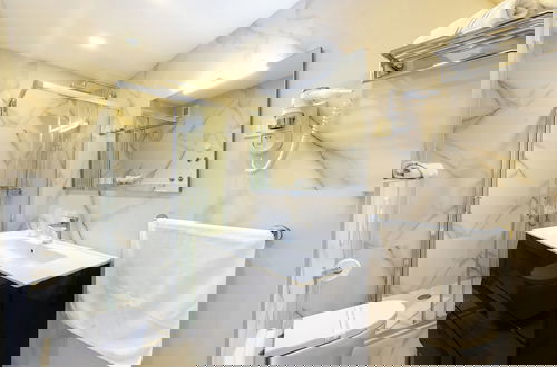 Photo 27 - Luxury Penthouse Apt on beach Makarska