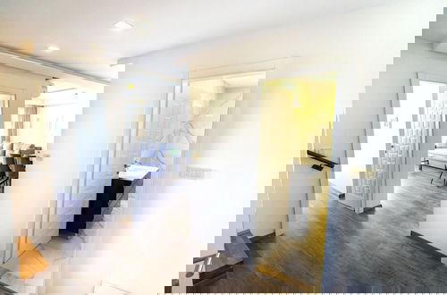 Photo 15 - Luxury Penthouse Apt on beach Makarska