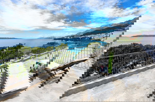 Photo 41 - Luxury Penthouse Apt on beach Makarska