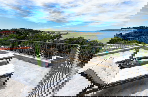 Photo 39 - Luxury Penthouse Apt on beach Makarska